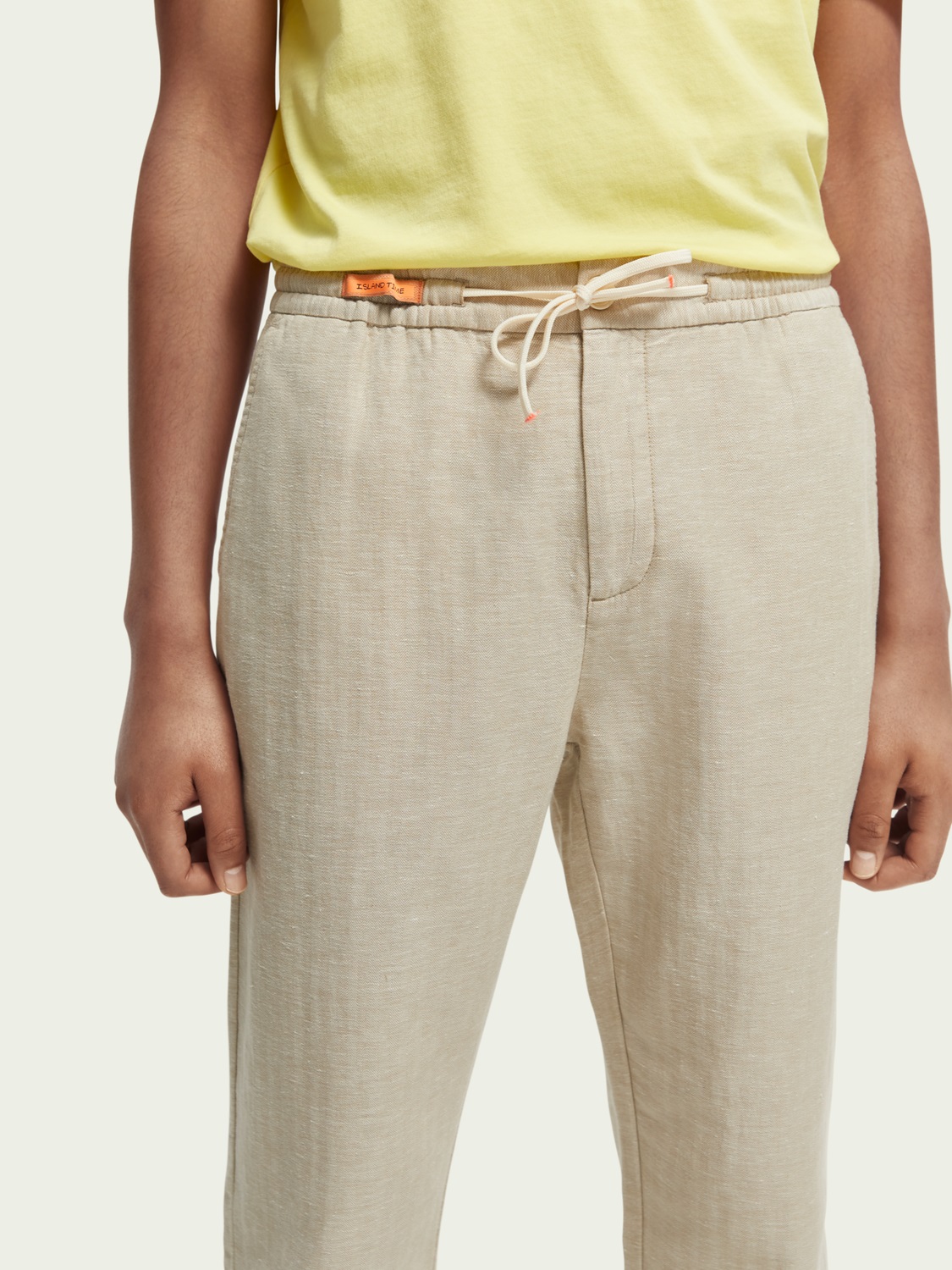 Scotch & Soda Warren Regular Straight Fit Jogginghose aus einer Leinenmischung, Sand Melange