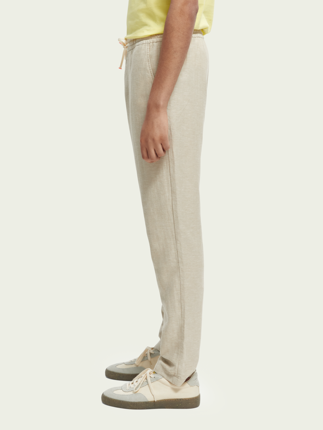 Scotch & Soda Warren Regular Straight Fit Jogginghose aus einer Leinenmischung, Sand Melange