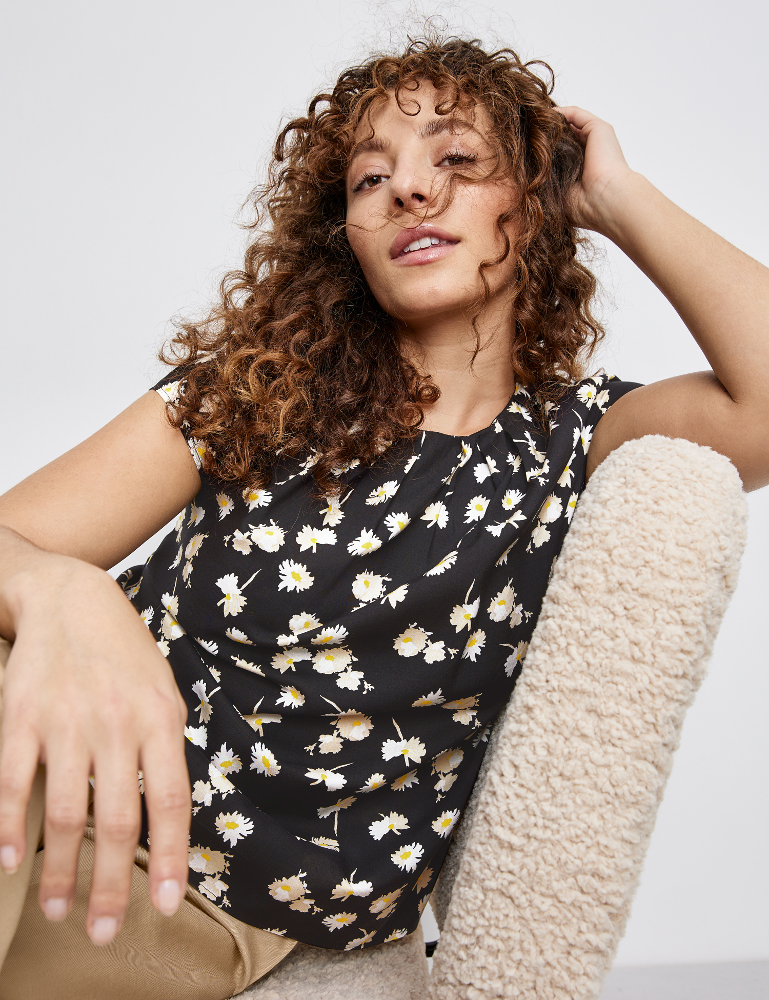 Taifun Kurzarmbluse mit Blumen-Print EcoVero, schwarz gemustert