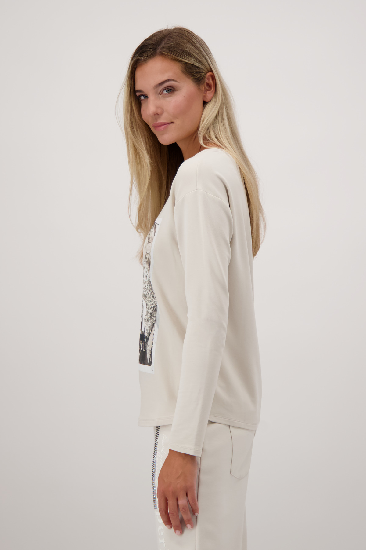 Monari Rundhals Jersey Shirt mit Print und Strass, macadamia - Hartmann  Mode Shop