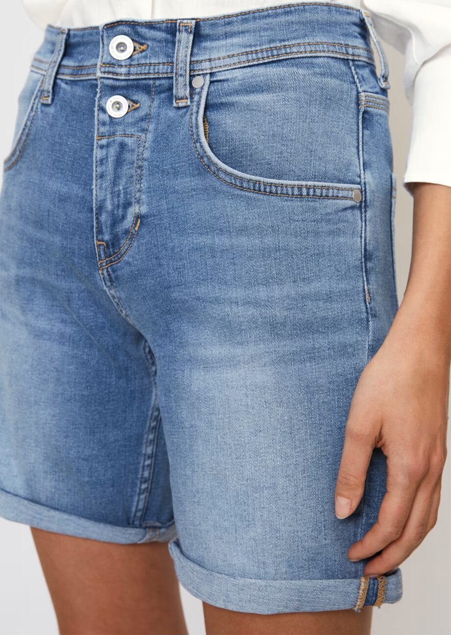 MARC O’POLO NEU Jeans-Shorts Modell THEDA boyfriend mid waist aus Baumwoll-Mix, Mid blue wash