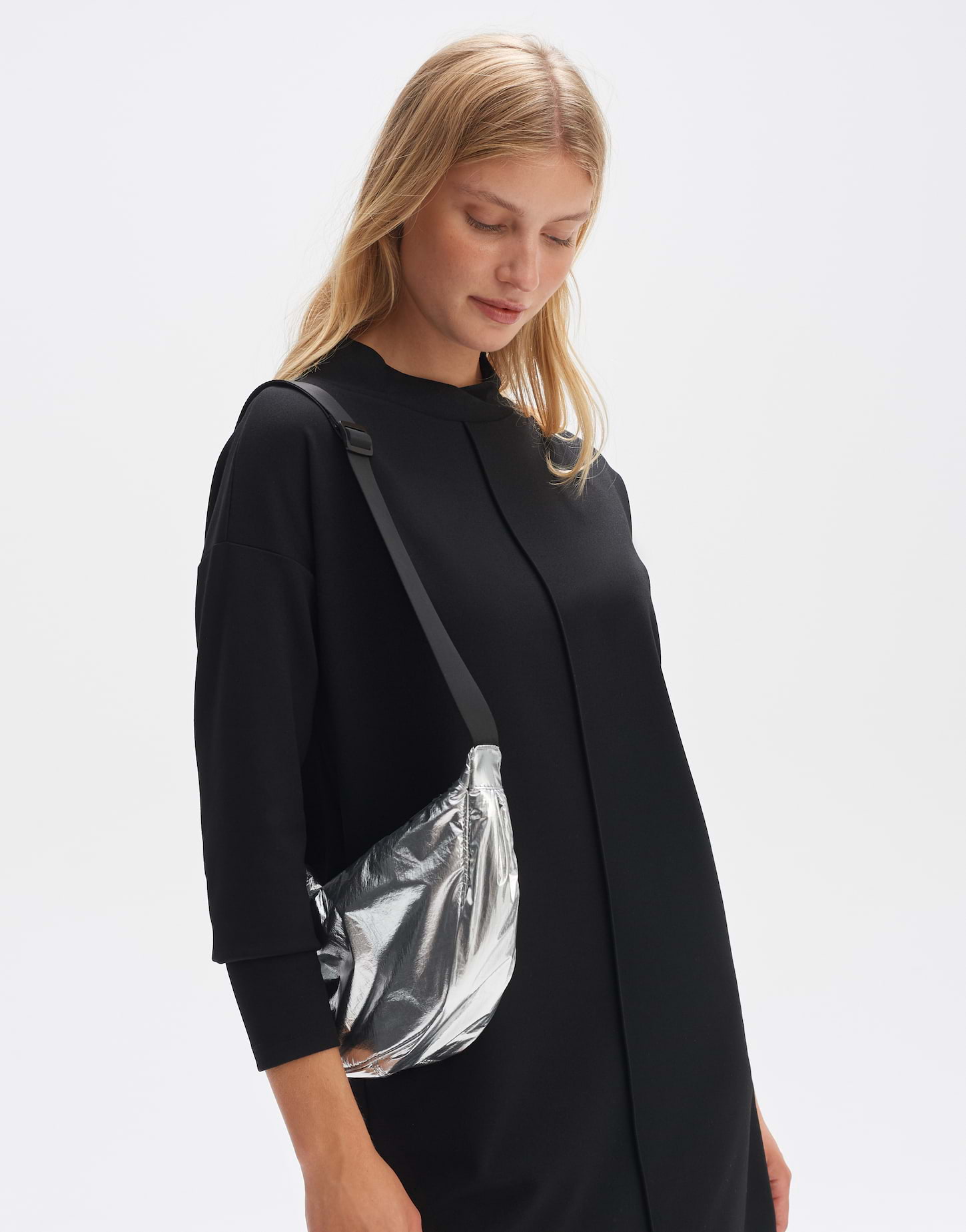 OPUS Umhängetasche Anane in Metall Optik