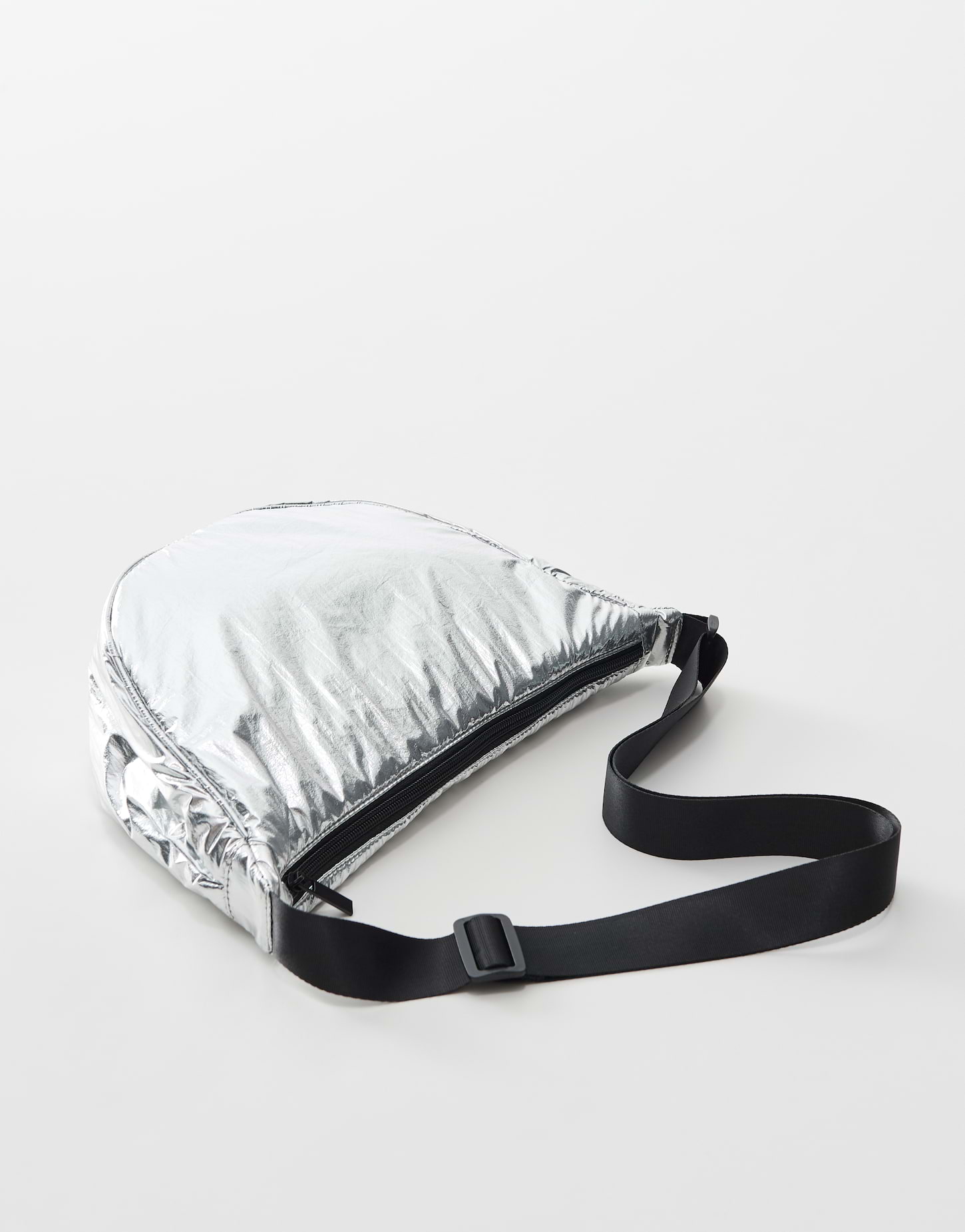 OPUS Umhängetasche Anane in Metall Optik