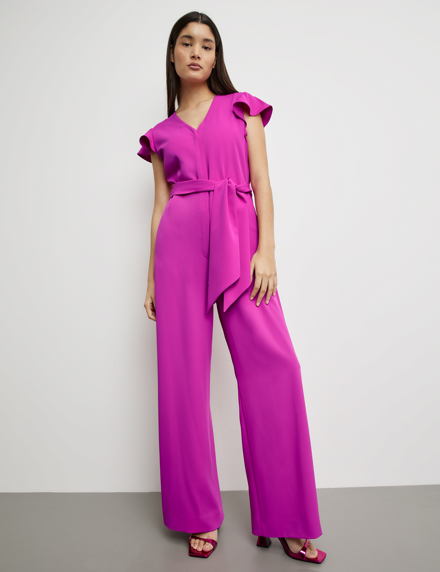TAIFUN
Fließender Jumpsuit mit Bindegürtel