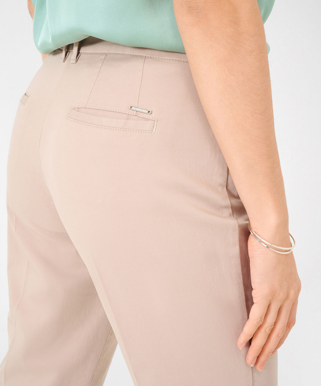 BRAX women Chinohose mit modernen Stylingdetails
REGULAR Style Mara S