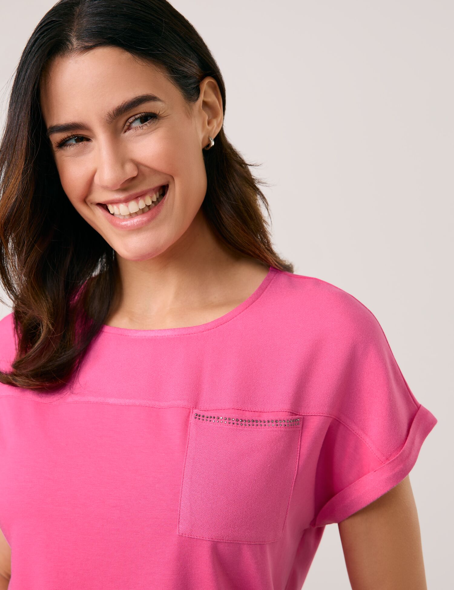 GERRY WEBER Kurzarmshirt mit Material-Patch und Ziersteinchen