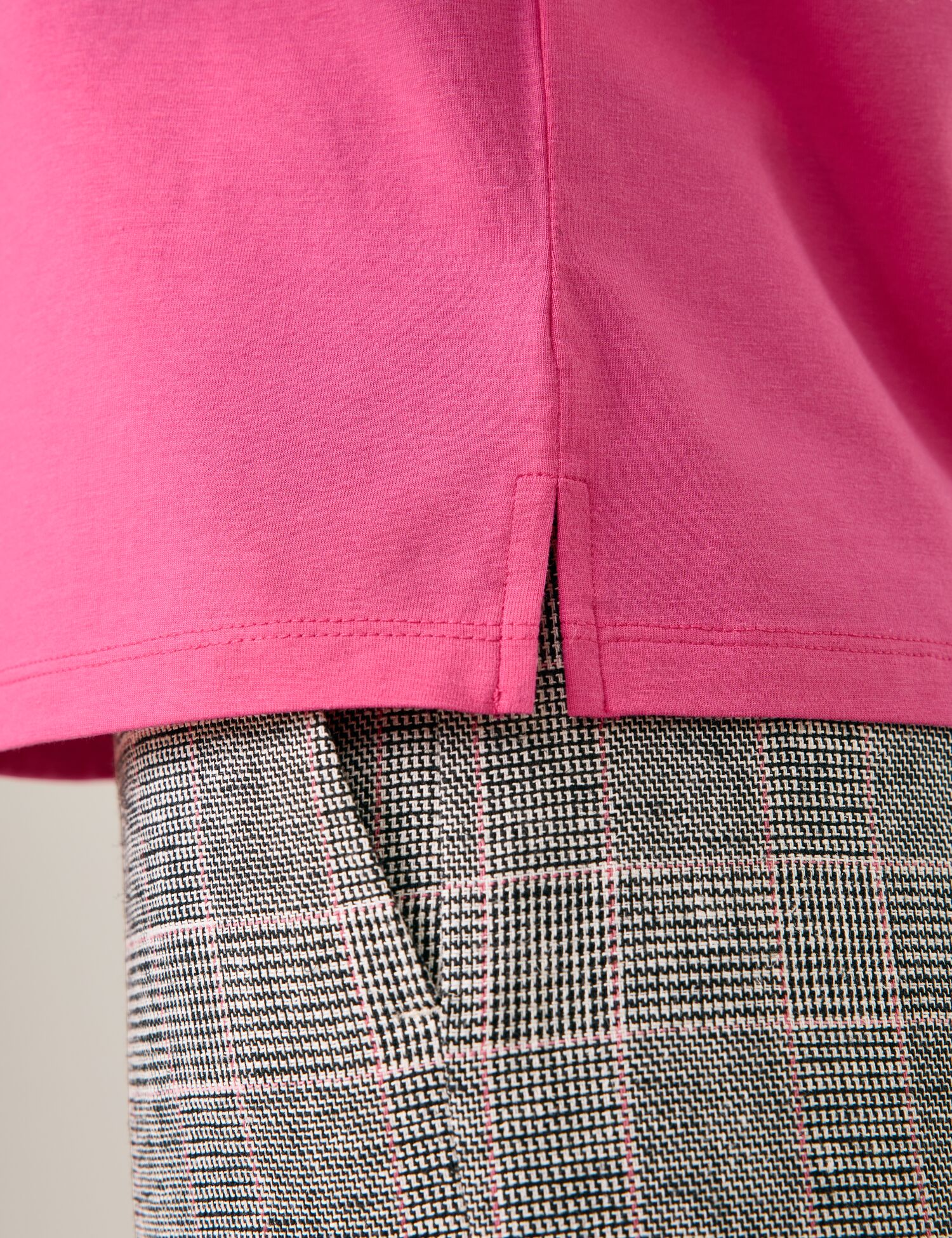 GERRY WEBER Kurzarmshirt mit Material-Patch und Ziersteinchen