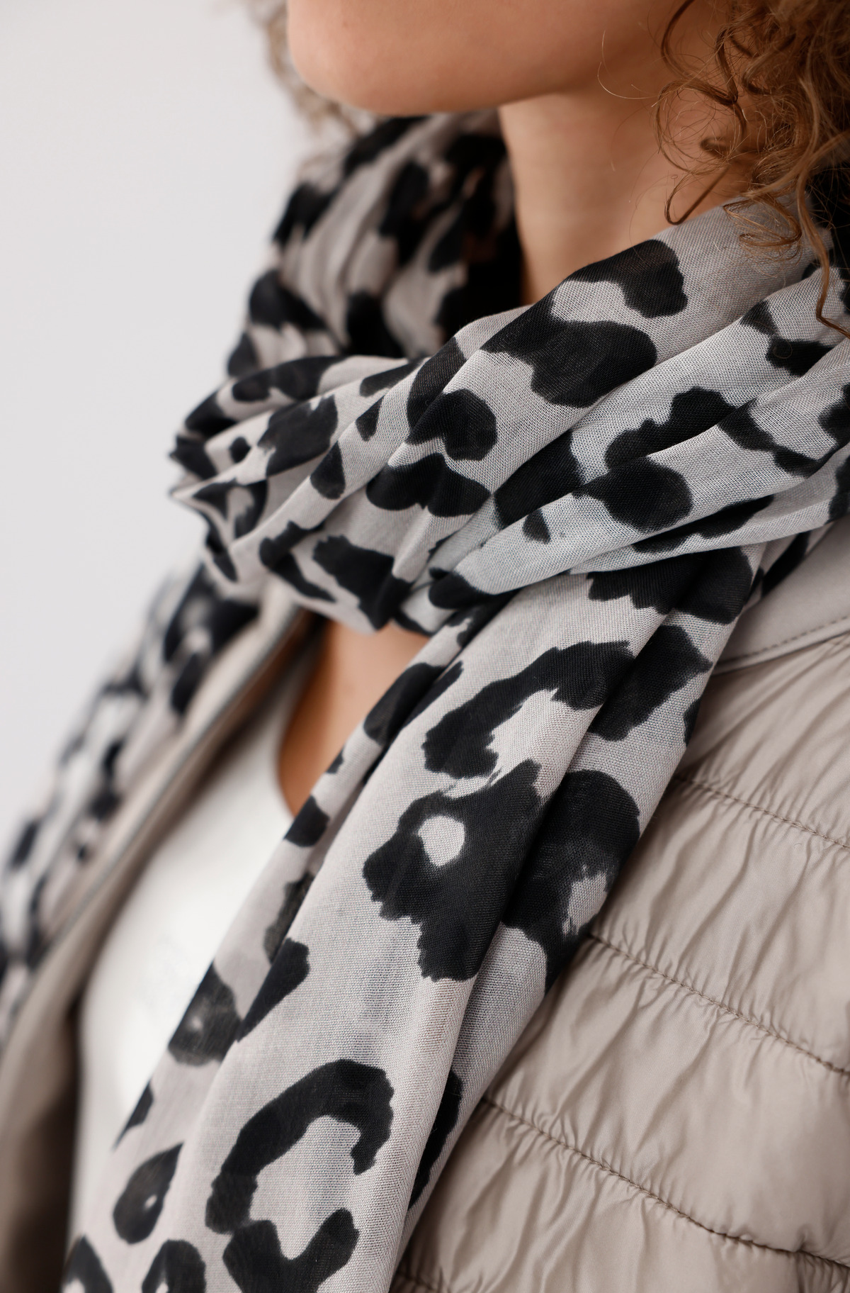 Monari Schal, greige gemustert